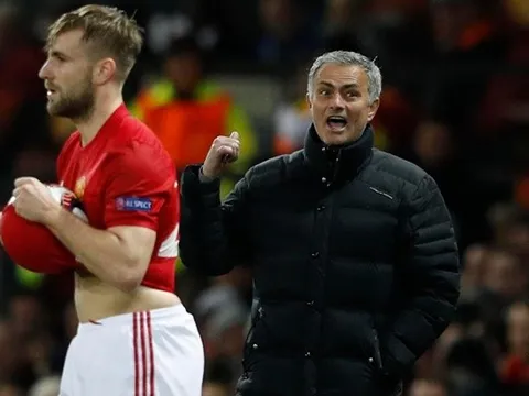Nhìn Mata đi, Luke Shaw!