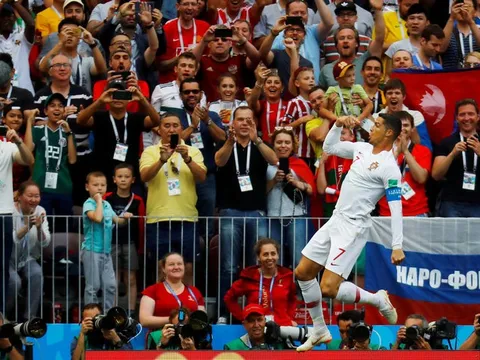 Nhìn Ronaldo, Messi có thấy nghẹt thở?
