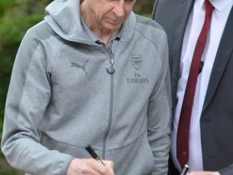 NHM Pháo thủ "chạy nước rút" cùng Arsene Wenger
