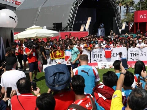 NHM Singapore chen nhau trong ngày ra mắt mẫu áo sân khách của Arsenal