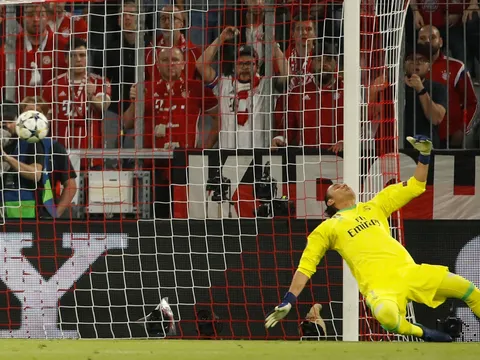 Những điều có thể bỏ lỡ trận Bayern 1-2 Real: De Gea gần Bernabeu thêm chút nữa!