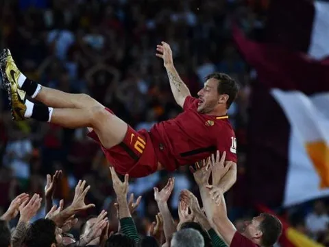 Những khoảnh khắc cuối cùng của Totti trong màu áo Roma