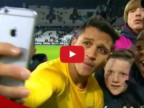 Những khoảnh khắc hài hước nhất Arsenal mùa 2016/17