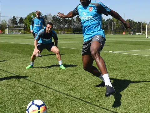 Những khoảnh khắc rạng rỡ ngày "thiên tài" Arsenal trở lại