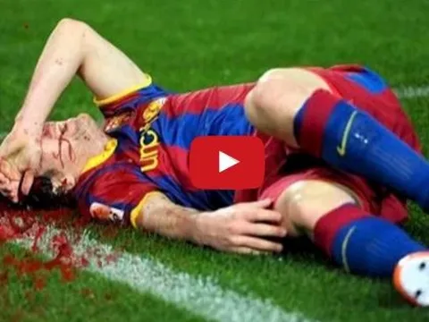 Những lần bị phạm lỗi kinh hoàng của Lionel Messi