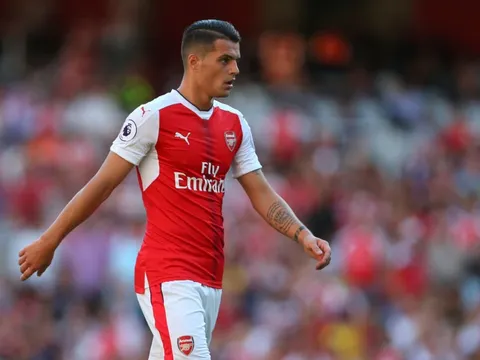 Những pha chuyền dài ấn tượng của Granit Xhaka