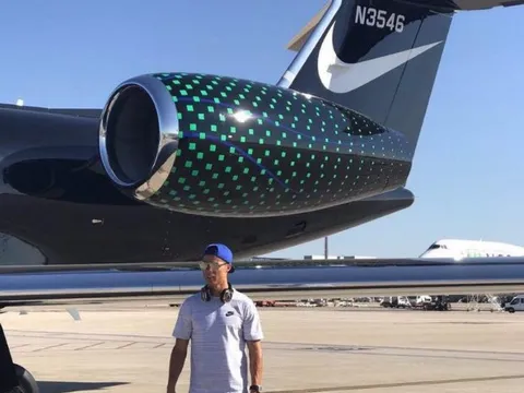 Nike cho hẳn máy bay để Ronaldo đi du hí với người yêu