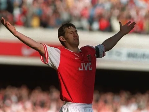 Ai sẽ mang băng thủ quân của Arsenal vào mùa tới?