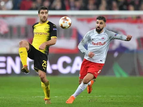 Cha Sokratis xác nhận: "Man Utd đã hỏi mua con trai tôi"