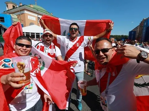 Một CĐV tăng 24kg để mua vé World Cup dễ hơn