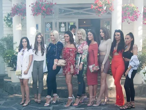 WAGS Anh làm gì trước trận đại chiến giữa Tam Sư và "Quỷ đỏ" ?