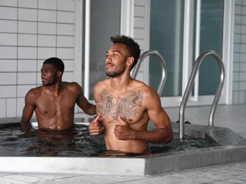 Các ngôi sao Arsenal làm gì sau trận đấu với Brentford ?