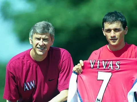 Nổi cáu, cựu sao Arsenal phản ứng như 'Gã khổng lồ xanh'