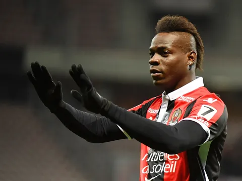 Nổi loạn không thành, Balotelli trở lại Nice tập luyện
