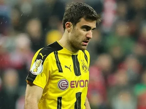 NÓNG: Bị "hét giá" trên trời, Arsenal quay lại với trung vệ Dortmund