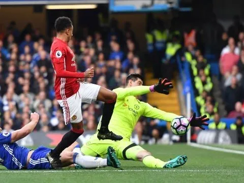 Nóng: Chiến M.U, Chelsea mất trụ cột trước giờ G