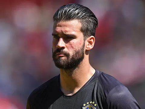 NÓNG: Chốt giá kỷ lục, Alisson Becker chờ kiểm tra y tế ở Liverpool