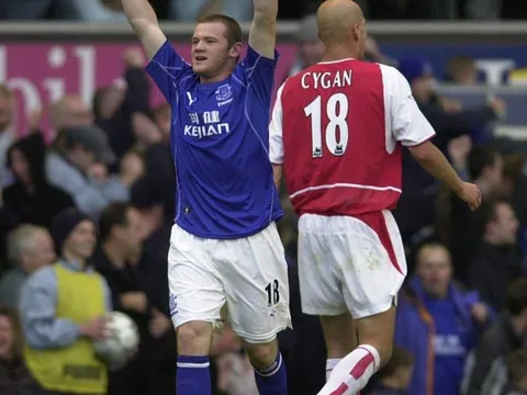 NÓNG! Cuối tuần này, Wayne Rooney cùng tiền đạo Arsenal chính thức đến Everton