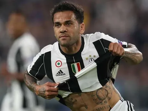 NÓNG: Dani Alves đạt thoả thuận gia nhập Man City