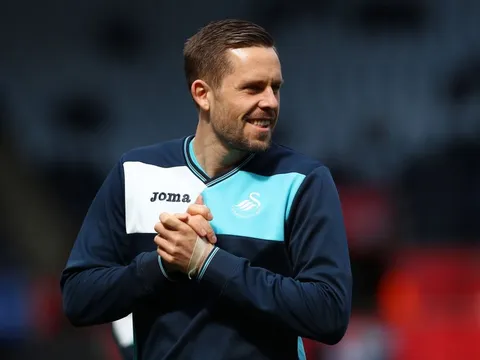 NÓNG: Leicester chơi sốc, Swansea hét giá Sigurdsson "trên trời"