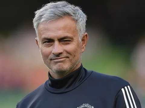 NÓNG: Lộ số tiền đền bù KHỦNG nếu Man Utd sa thải Mourinho
