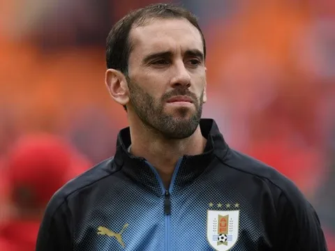 NÓNG: Man Utd chào mức lương khủng, "siêu trung vệ" Uruguay nói KHÔNG