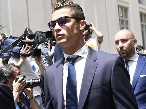 Muốn đá World Cup, Ronaldo phải nộp phạt 19 triệu Euro