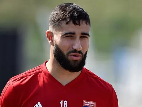 NÓNG: Nabil Fekir có mặt ở Manchester, nhưng để đàm phán với Liverpool