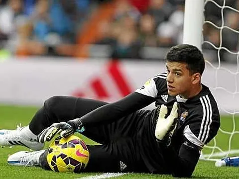 NÓNG: Napoli tìm người thay thế Reina