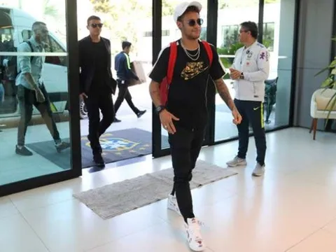 Neymar và đội tuyển Brazil đã có mặt tại trung tâm tập luyện