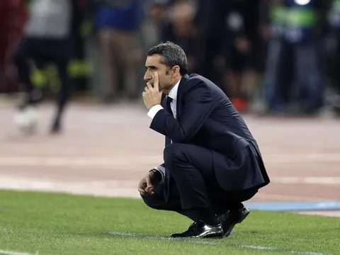 Nóng: Pique và Valverde bất đồng chiến thuật trong trận đấu với Roma