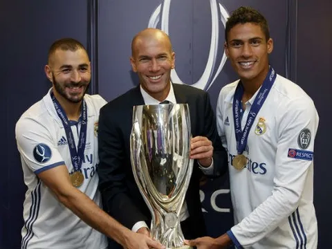 NÓNG: Real mang siêu đội hình đấu M.U, có cả Ronaldo