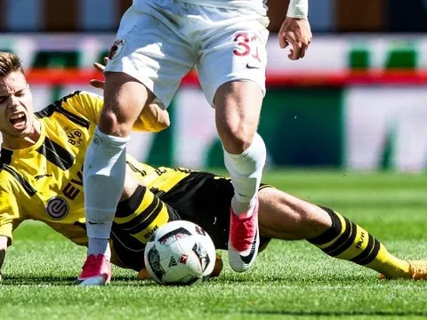 NÓNG: Sao Dortmund vỡ xương mắt cá, nghỉ 4 tháng