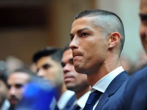 NÓNG: Vì World Cup, Ronaldo thừa nhận trốn thuế?