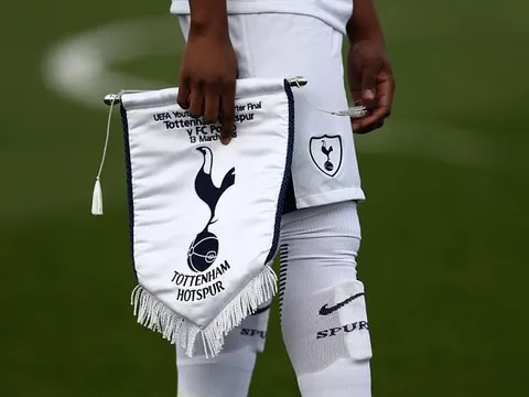 Man United cướp thần đồng Nigeria từ tay Tottenham
