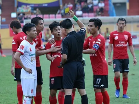 Tiền vệ Huỳnh Tấn Tài sốc nặng trước án phạt nguội của VFF