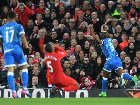 "Nụ hôn Brazil" không thể giúp Liverpool giành chiến thắng
