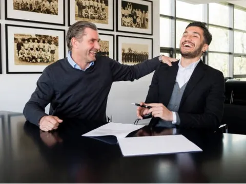 Nuri Sahin cười hết ga ký hợp đồng mới cùng Dortmund