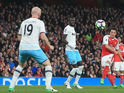 Oezil khiến Man Utd trở về kiếp "Chú Sáu"