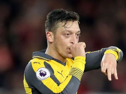 Oezil phũ phàng với đại gia Trung Quốc vì Arsenal