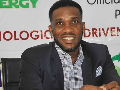Huyền thoại Okocha khen ngợi HLV Nigeria vì dám mạo hiểm chiến thuật