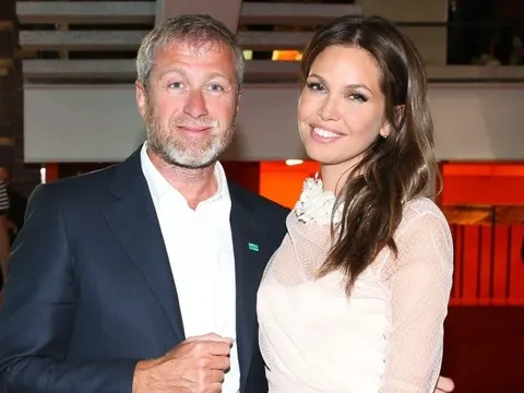 Ông chủ Chelsea, tỷ phú Abramovich bỏ vợ trẻ kém 15 tuổi