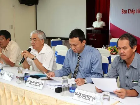 Cựu "sếp" VPF Trần Mạnh Hùng quyết thay bầu Đức ở VFF