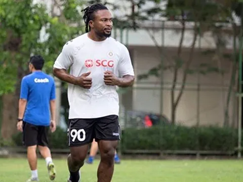 Hà Nội FC nhận tin dữ về Oseni trước trận tái đấu HAGL