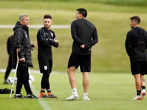 Thông điệp về tình yêu bóng đá của HLV Tabarez