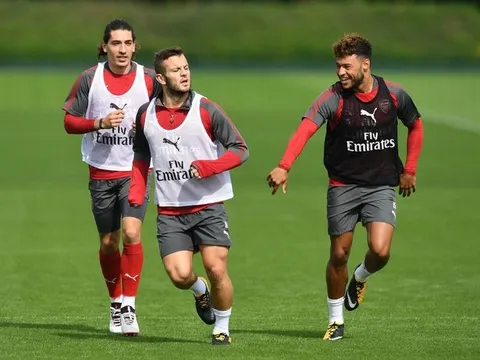 Chamberlain gửi thông điệp cho Wilshere sau quyết định rời Arsenal