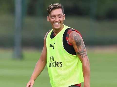 Ozil háo hức chờ ngày 'dọn cỗ' cho Lacazette