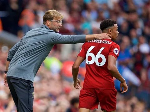 Chễm chệ ngôi đầu, fan Liverpool vẫn chỉ trích Klopp vì một quyết định
