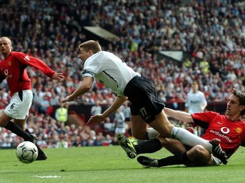Gary Neville chỉ ra 2 điểm yếu có thể khiến Liverpool sảy chân