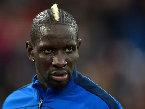Palace muốn Liverpool giảm giá Sakho